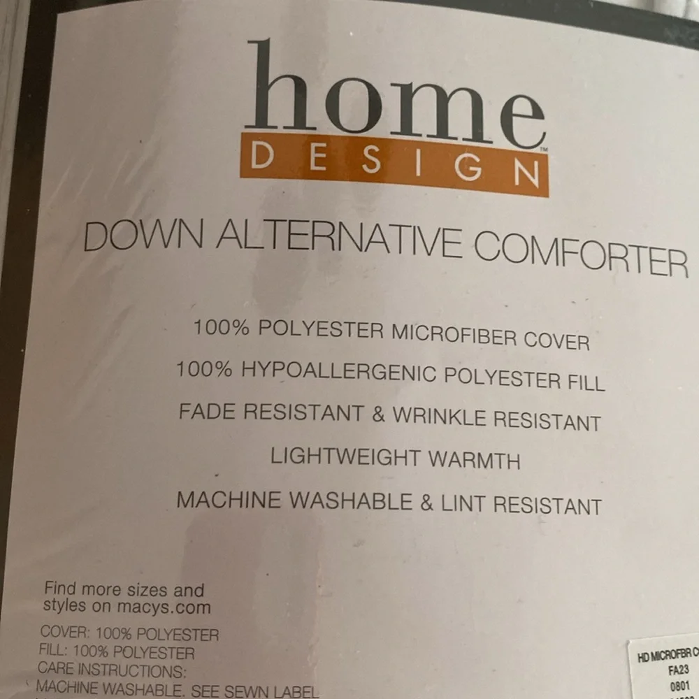 NEW in bag DOWN ALTERNATE Comforter size Full / Queen 86” x 86”
